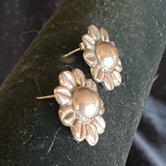 VINTAGE SIGNED MWS 925 STERLING SILVER MEXICO SUNFLOWER STUD EARRINGS - Picture 8 of 9